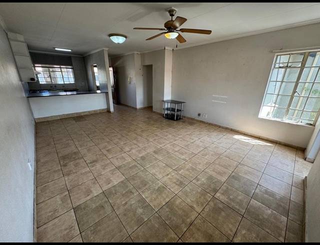 2 BEDROOM TOWNHOUSE FOR SALE IN FREEWAY PARK